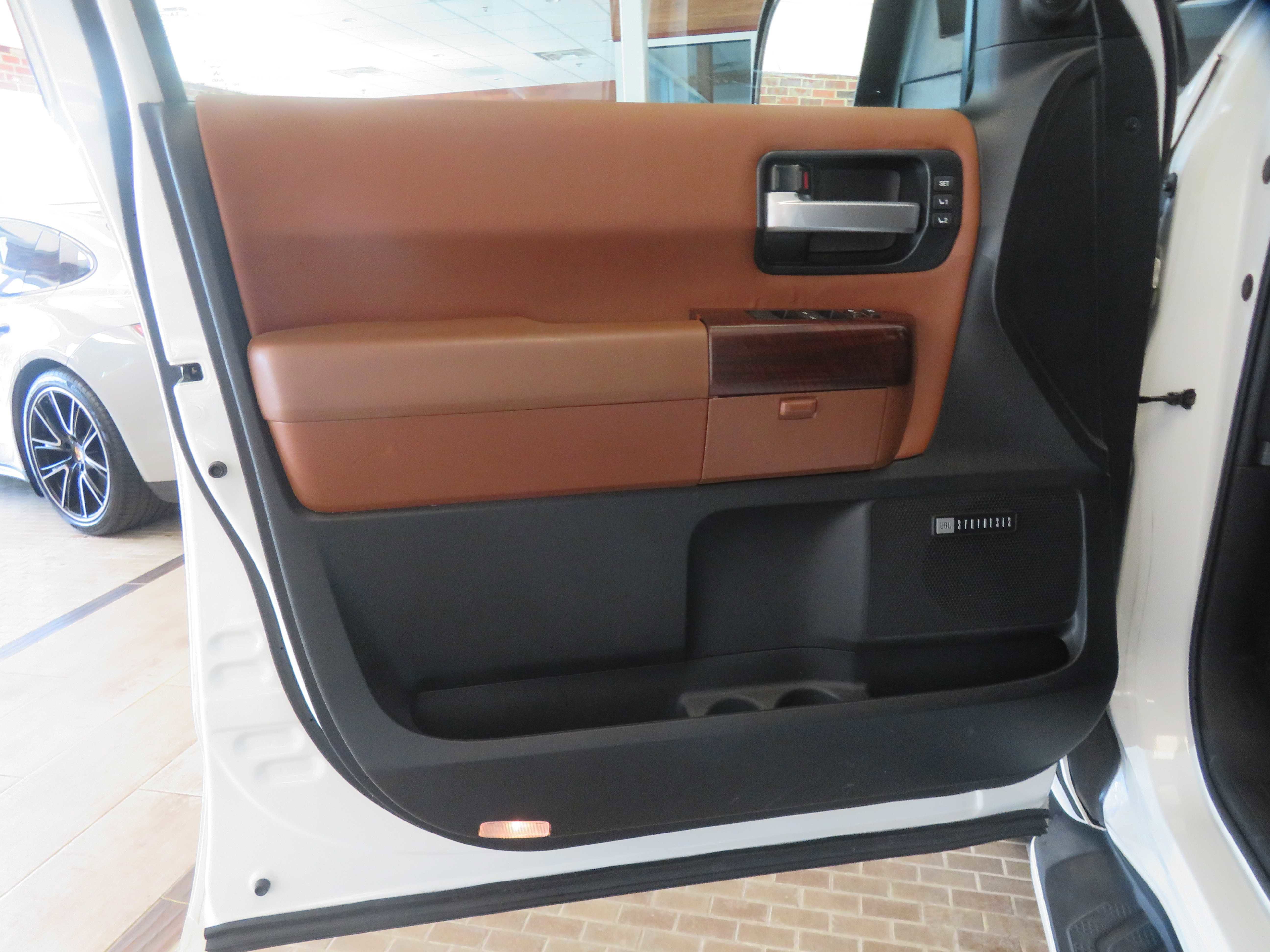 Used 2016 Toyota Sequoia Platinum AWD/4WD image 14