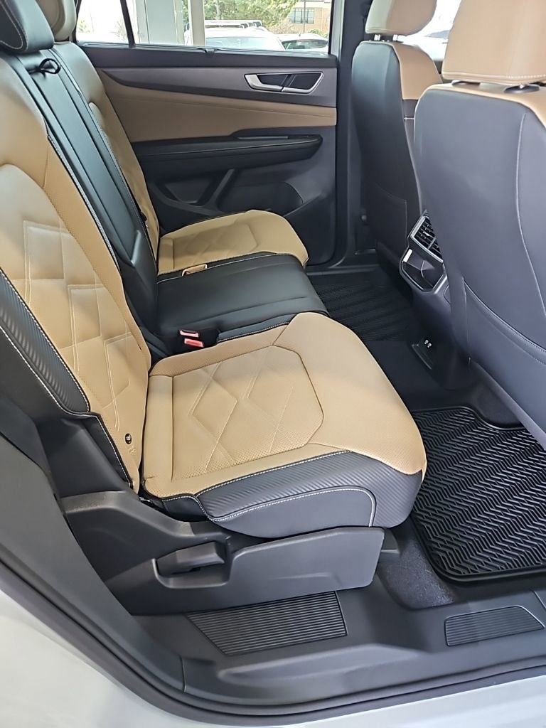 New 2026 Volkswagen Atlas Cross Sport SE image 17