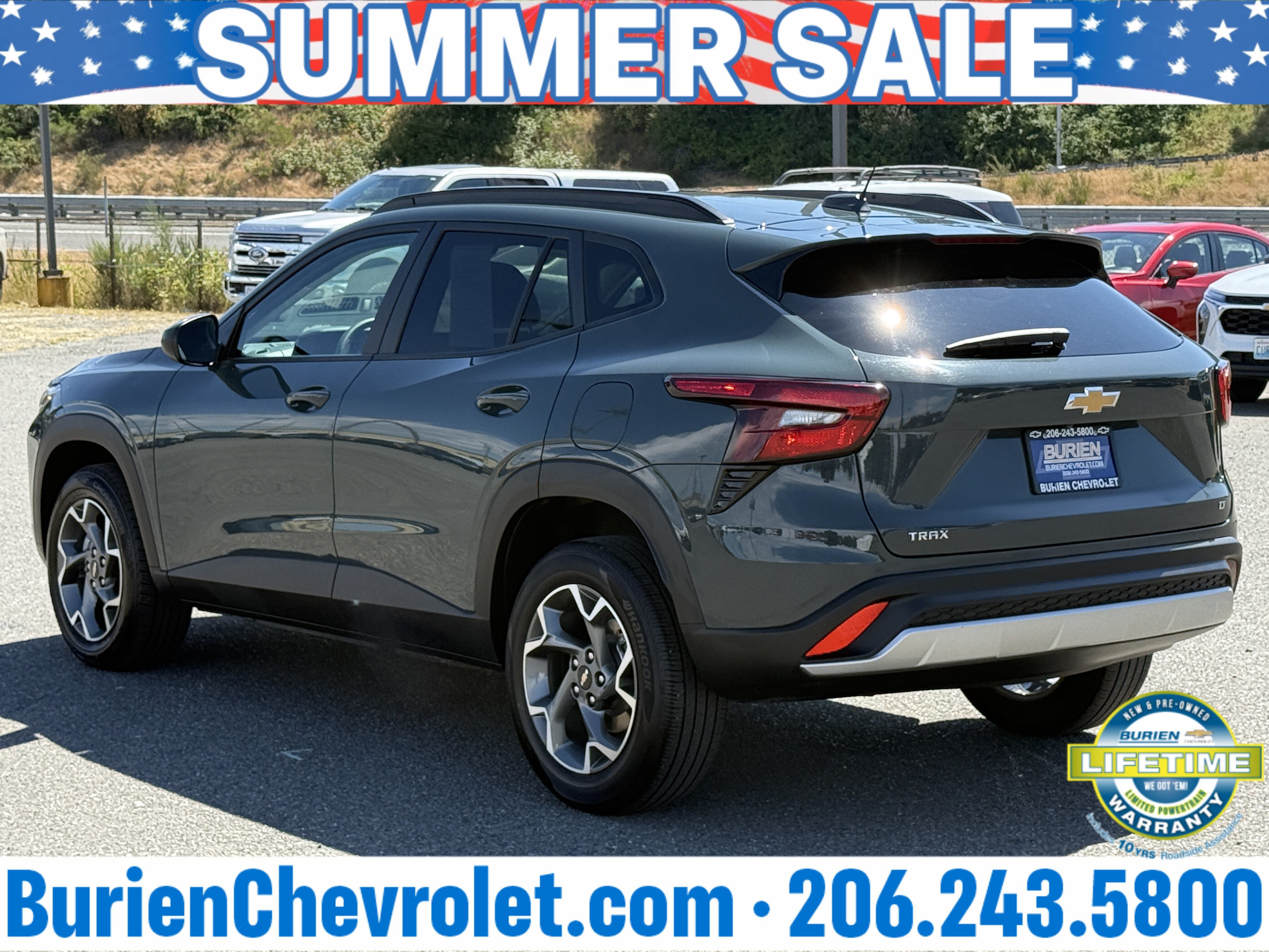 Used 2025 Chevrolet Trax LT FWD image 3