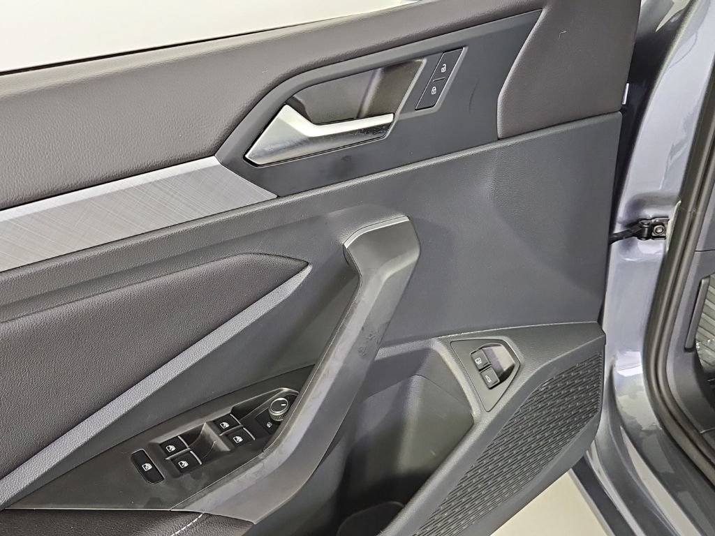 Used 2023 Volkswagen Jetta SE w/ Panoramic Sunroof Package FWD image 12