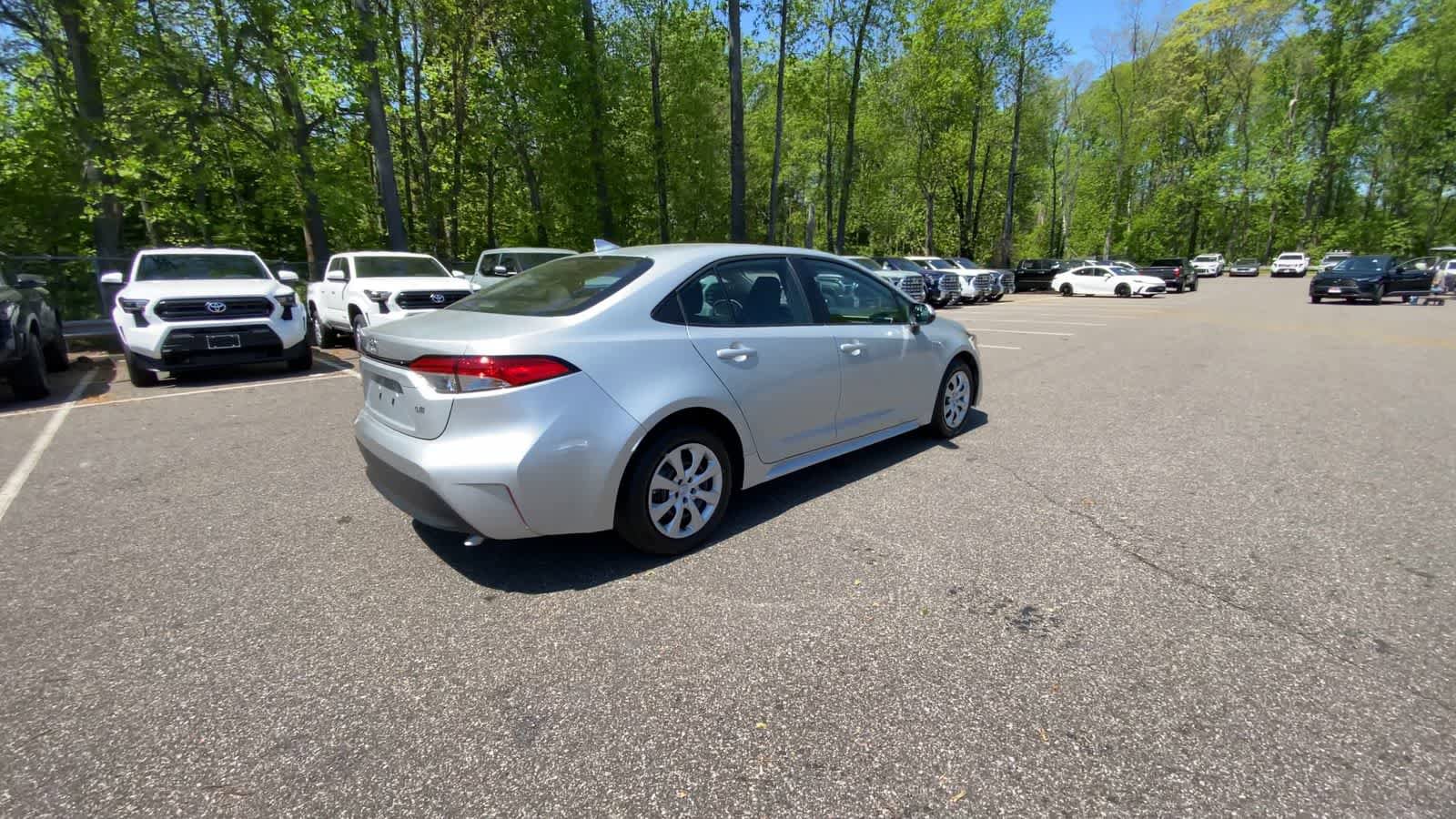 Used 2025 Toyota Corolla LE FWD image 9