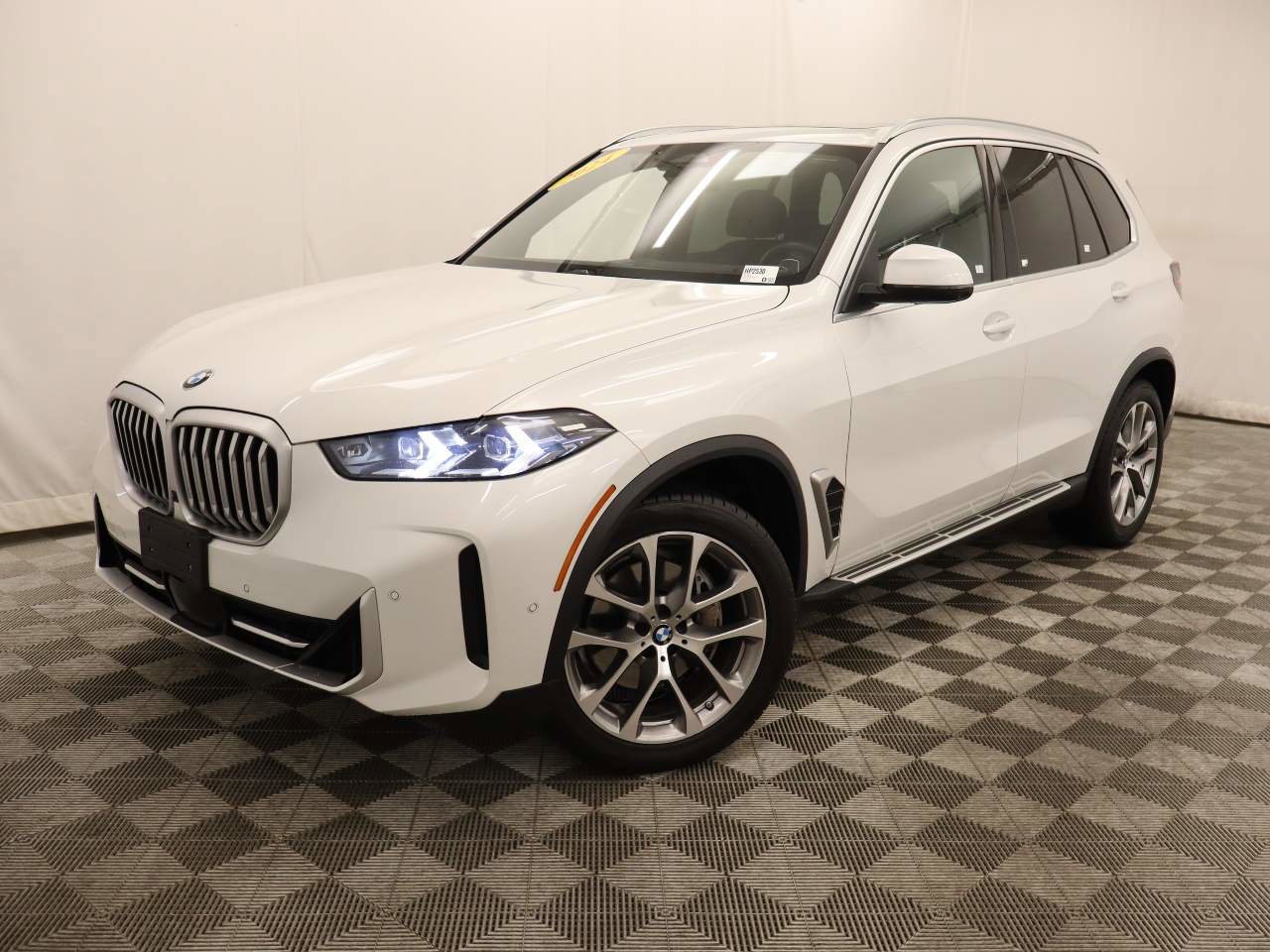 Used 2024 BMW X5 xDrive40i image 1