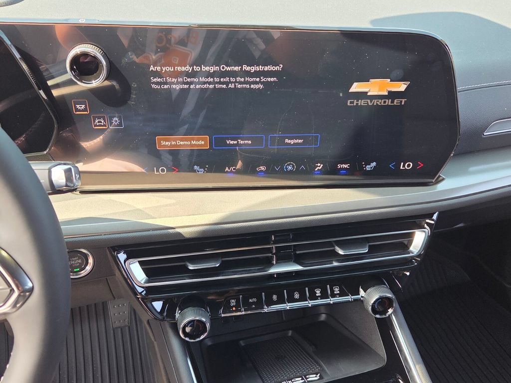 New 2027 Chevrolet Traverse LT w/ Sun and Wheel Package FWD image 16
