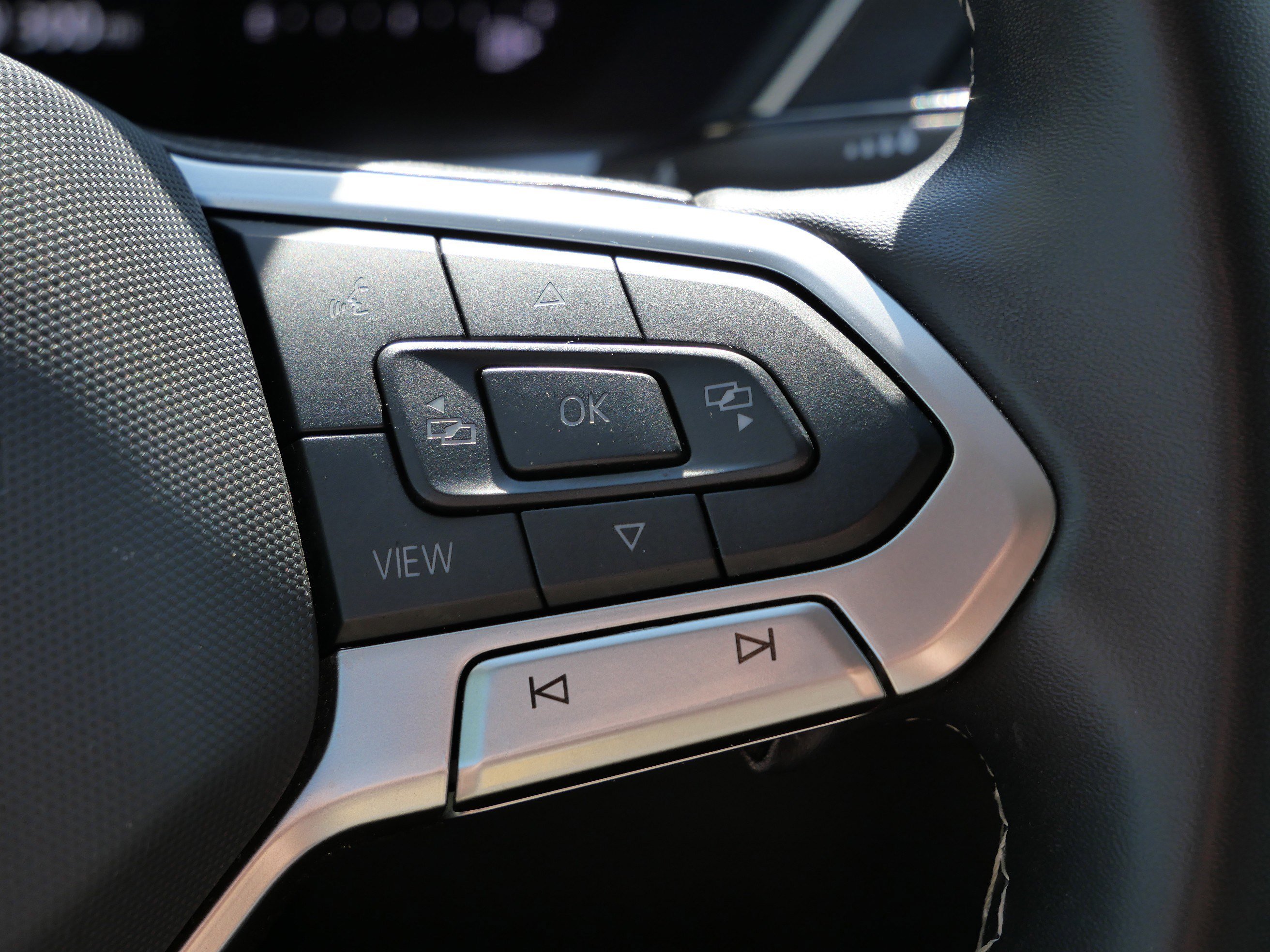 Certified 2024 Volkswagen Tiguan SE image 31