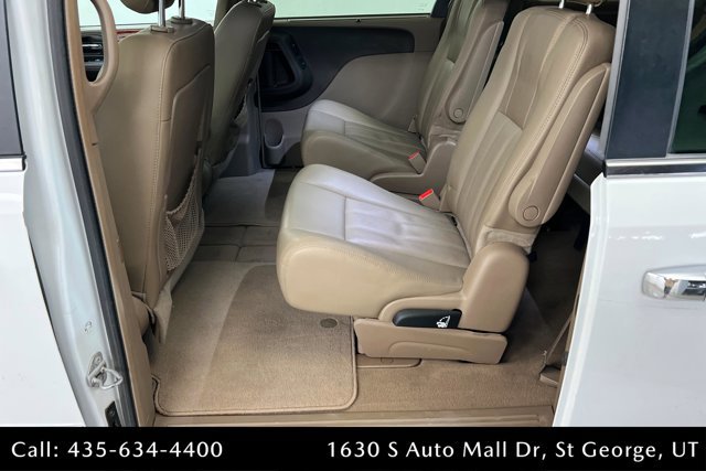Used 2016 Chrysler Town & Country Touring-L FWD image 20