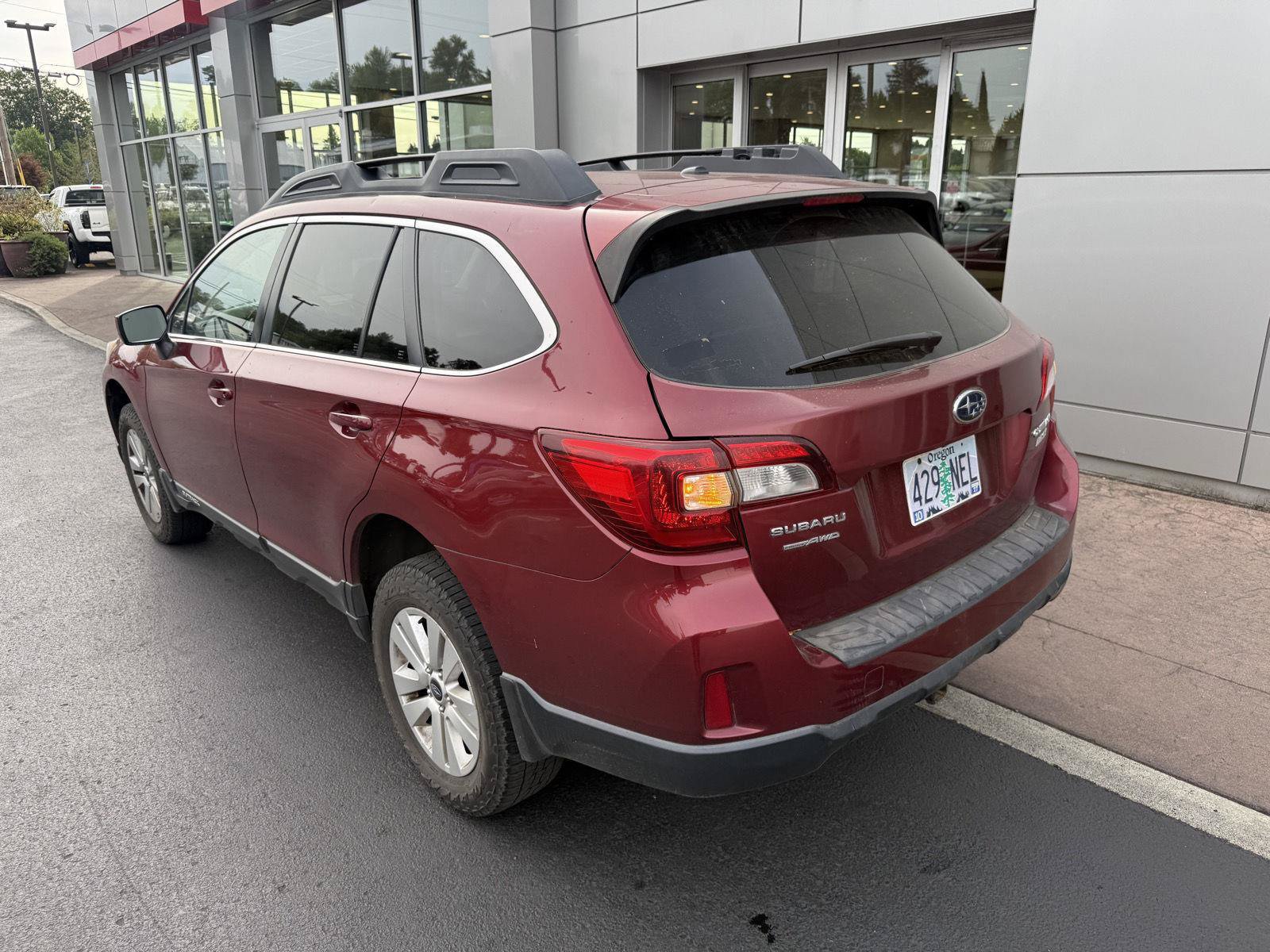 Used 2015 Subaru Outback 2.5i Premium AWD/4WD image 3