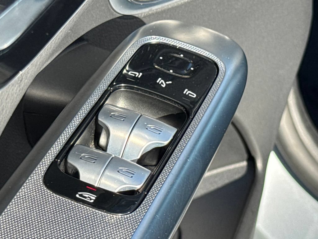 Used 2023 Mercedes-Benz GLC 300 image 21