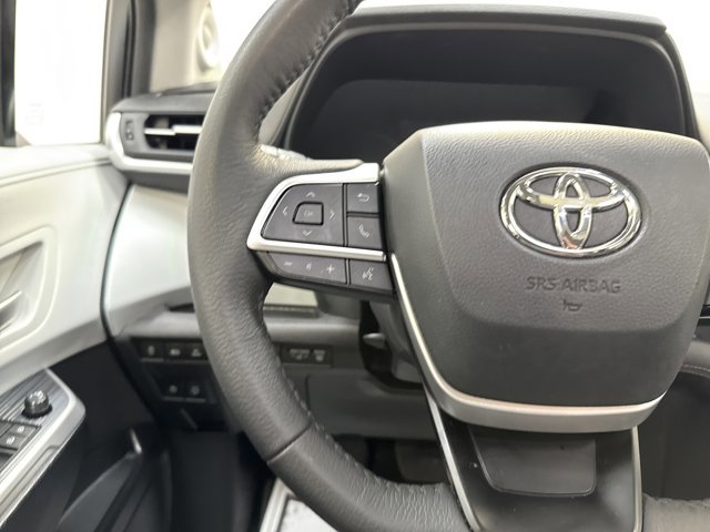 Used 2025 Toyota Sienna XLE w/ XLE Plus Package image 17