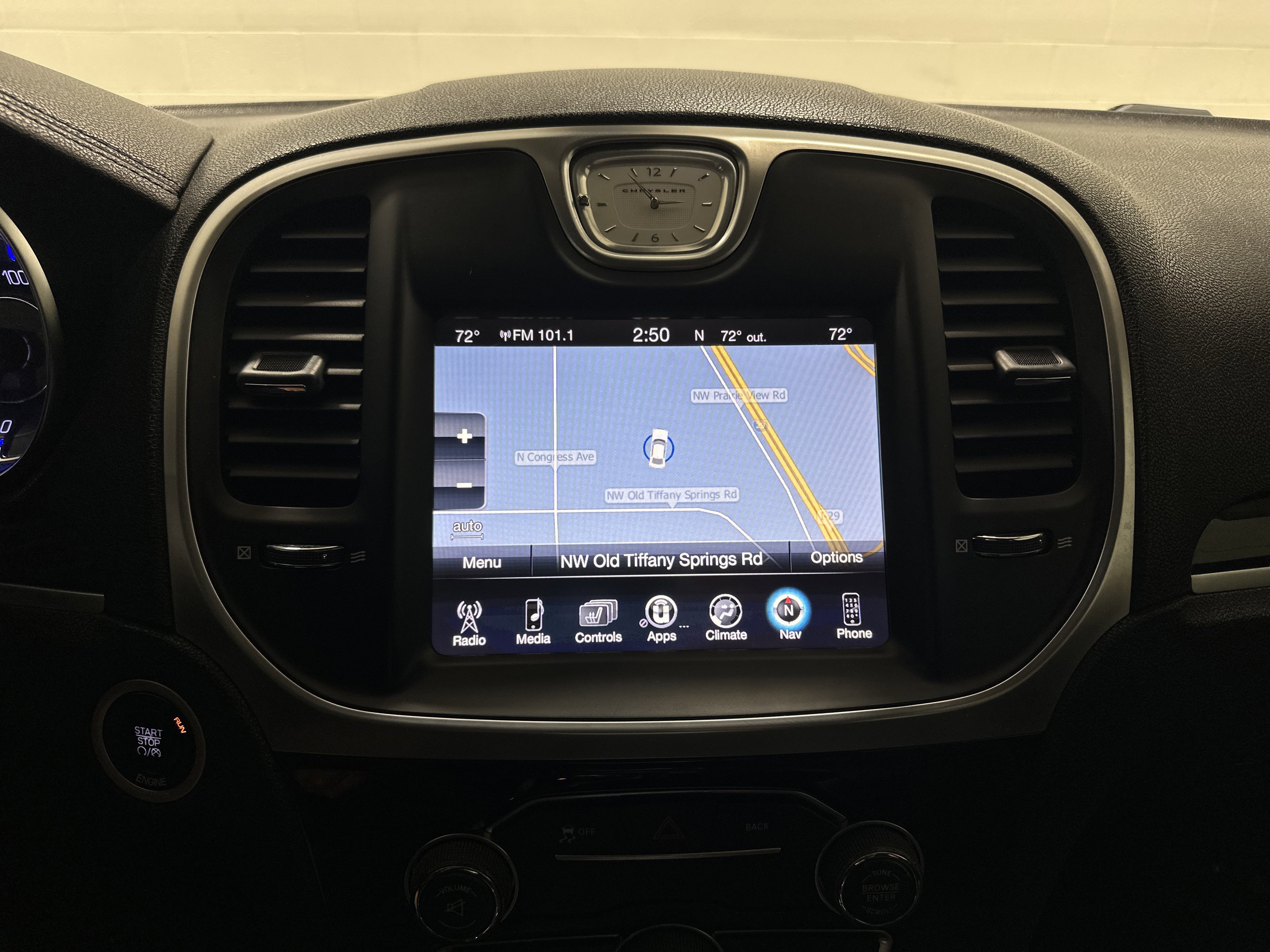 Used 2015 Chrysler 300 Limited w/ Driver Convenience Group image 24