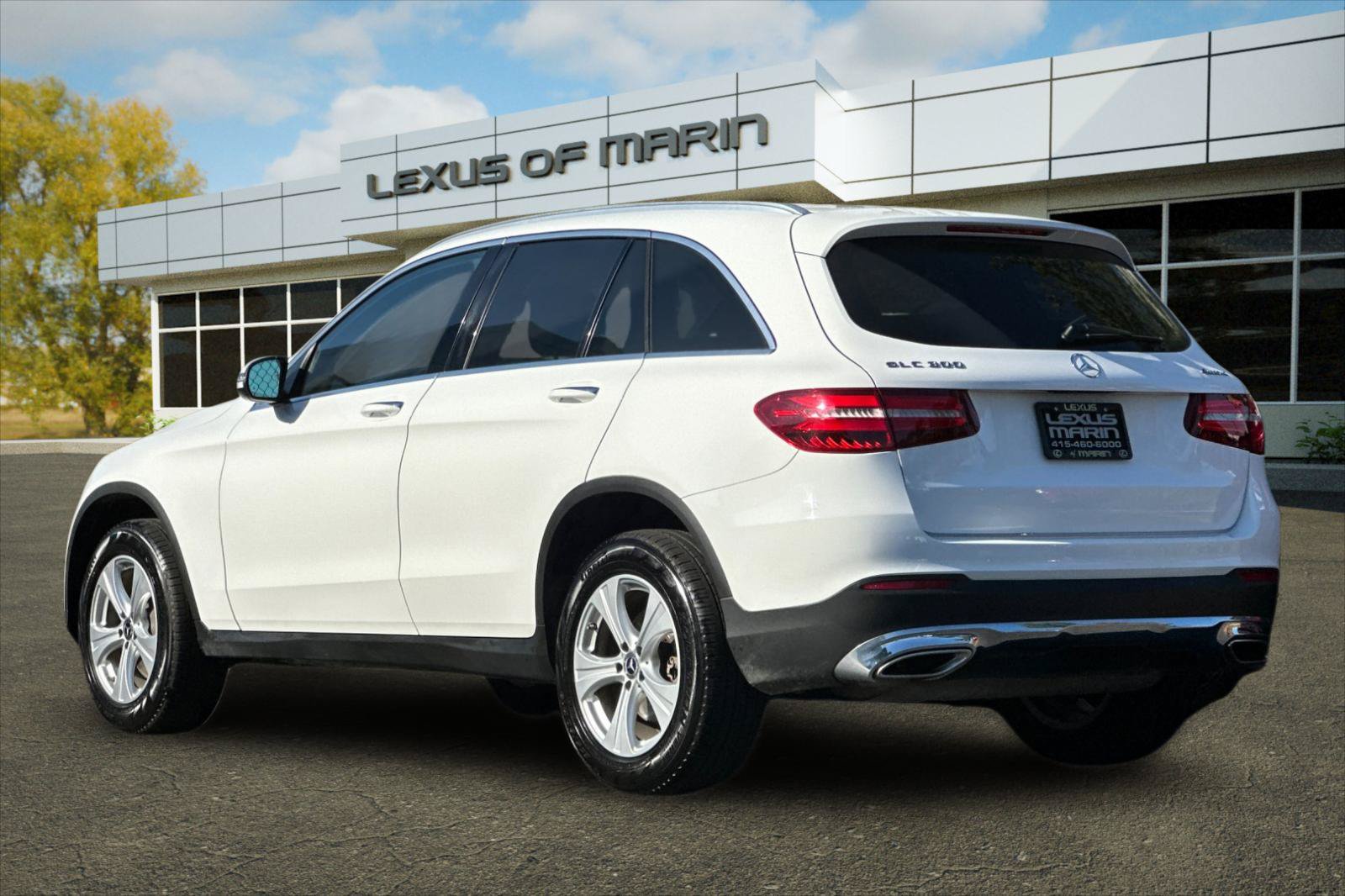 Used 2018 Mercedes-Benz GLC 300 4MATIC image 3