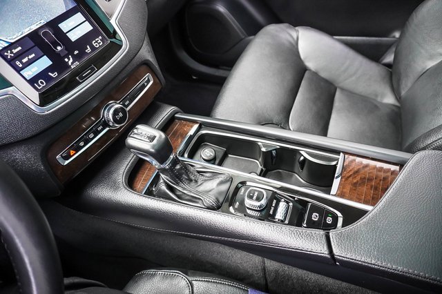 Used 2016 Volvo XC90 T6 Momentum w/ Protection Package Plus image 17