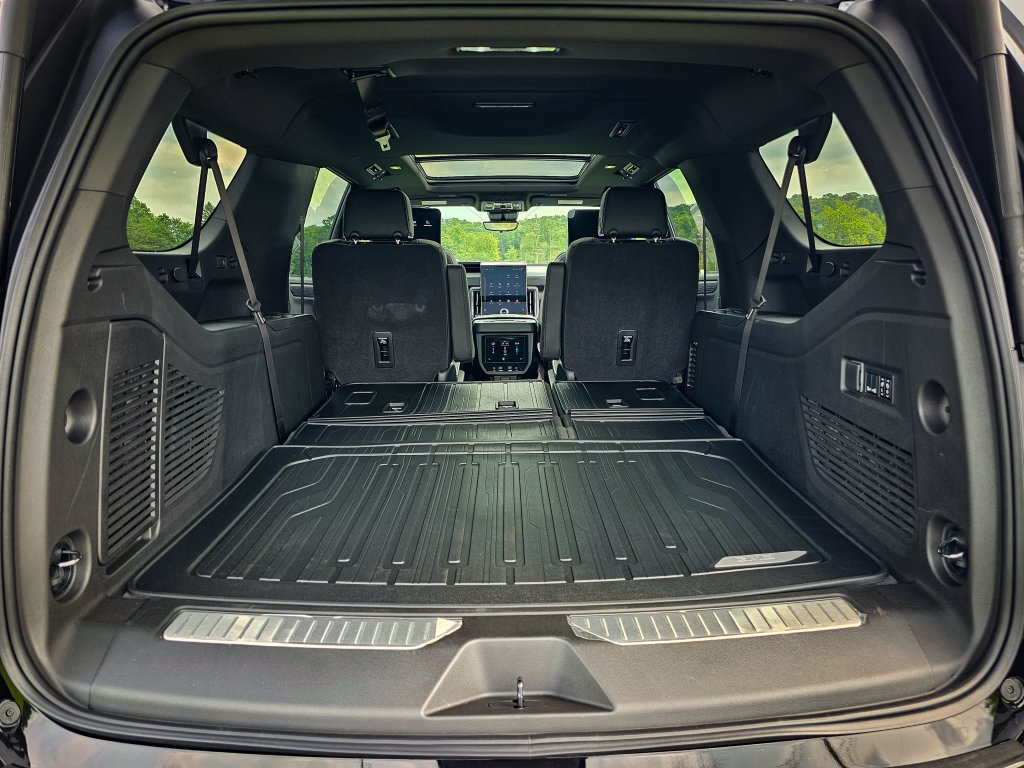 New 2026 GMC Yukon XL AT4 Ultimate w/ LPO, Floor Liner Package AWD/4WD image 43