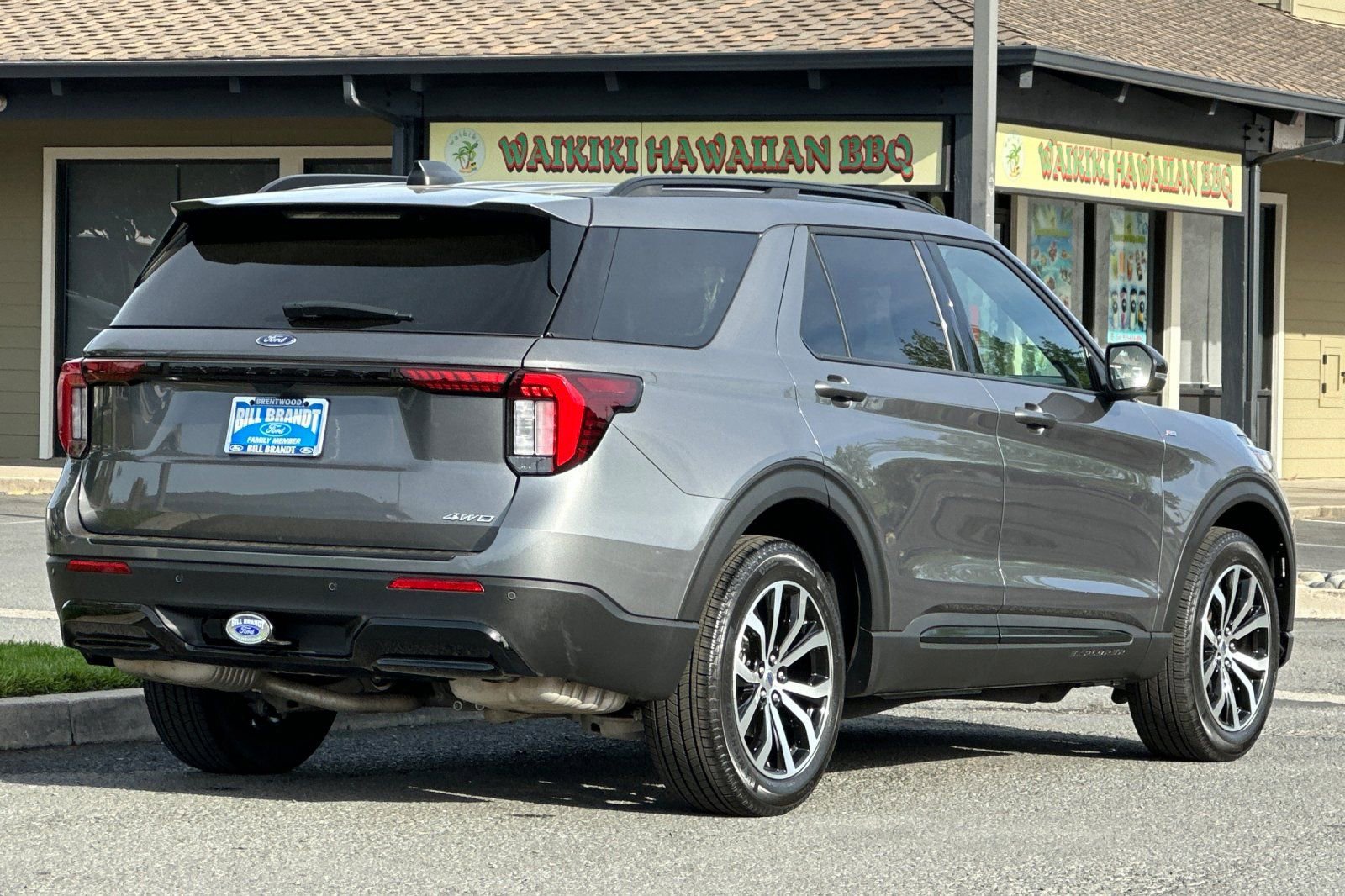 Used 2025 Ford Explorer ST-Line image 3