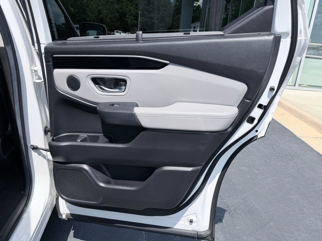 Used 2025 Honda Pilot EX-L image 32