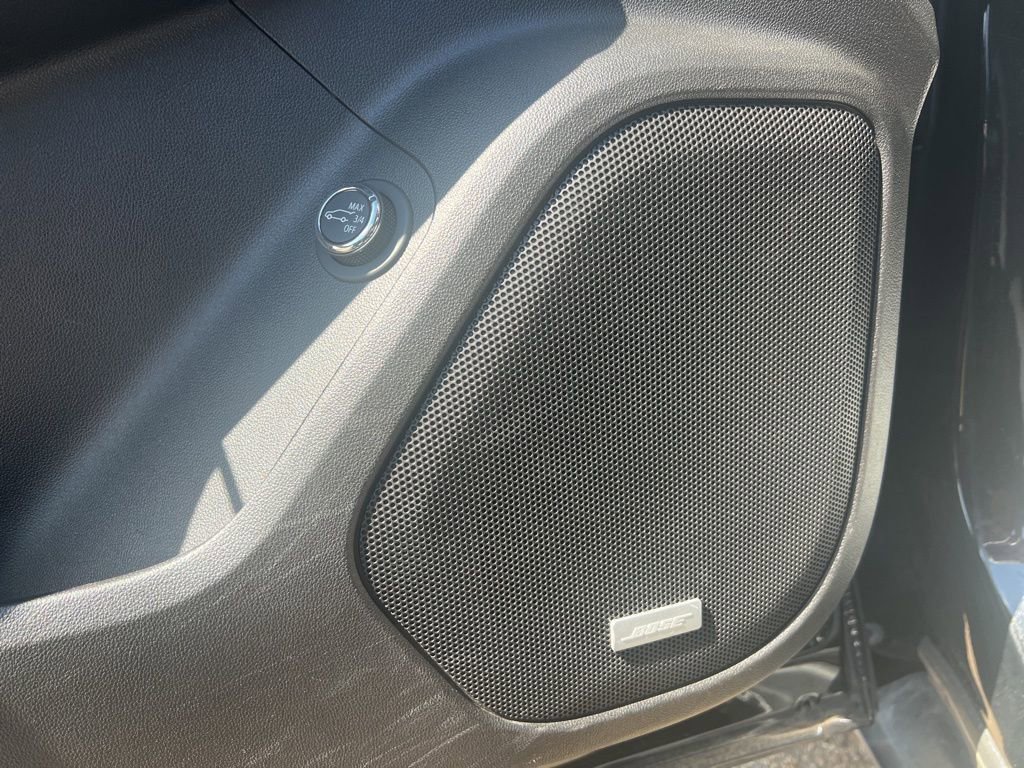 Used 2023 GMC Acadia SLT image 25