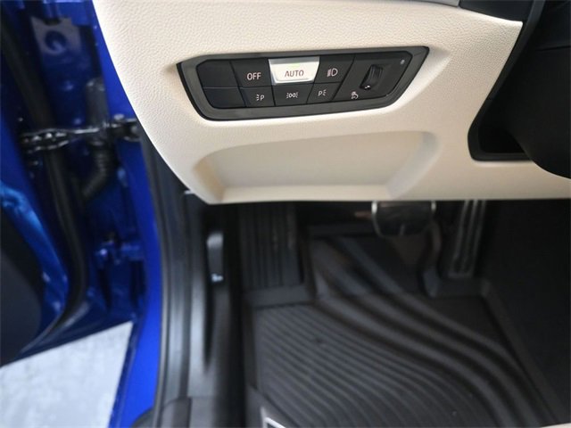 New 2025 BMW 330i Sedan w/ M Sport Package image 21