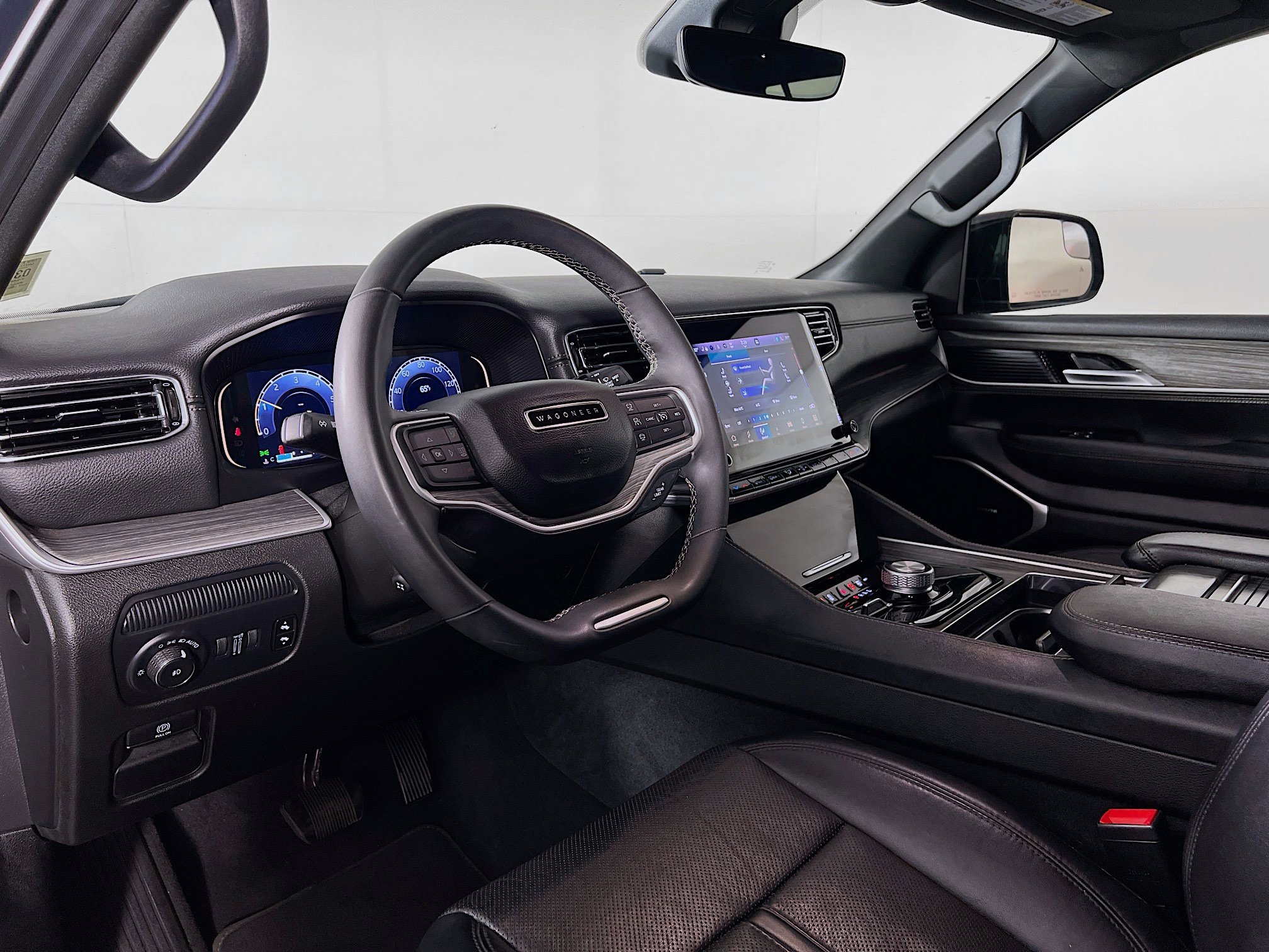 Used 2024 Jeep Wagoneer L Series II w/ Flexible Seating Group image 9