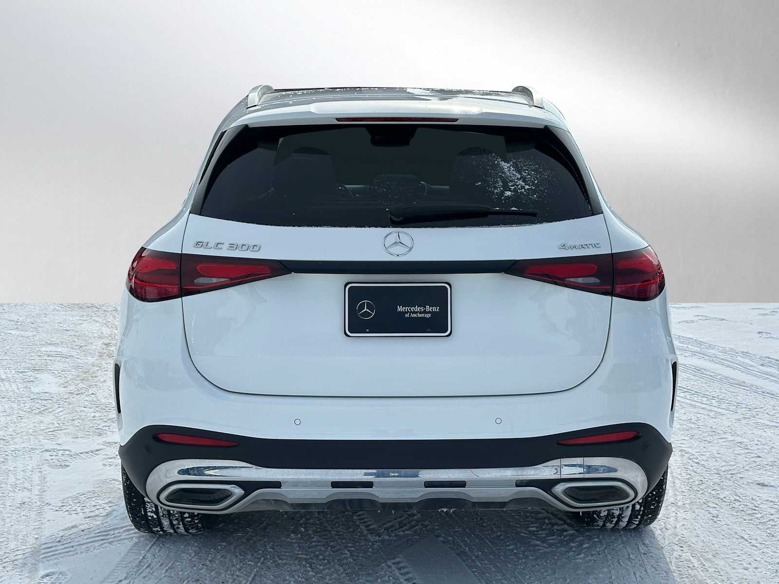 Used 2024 Mercedes-Benz GLC 300 4MATIC image 4