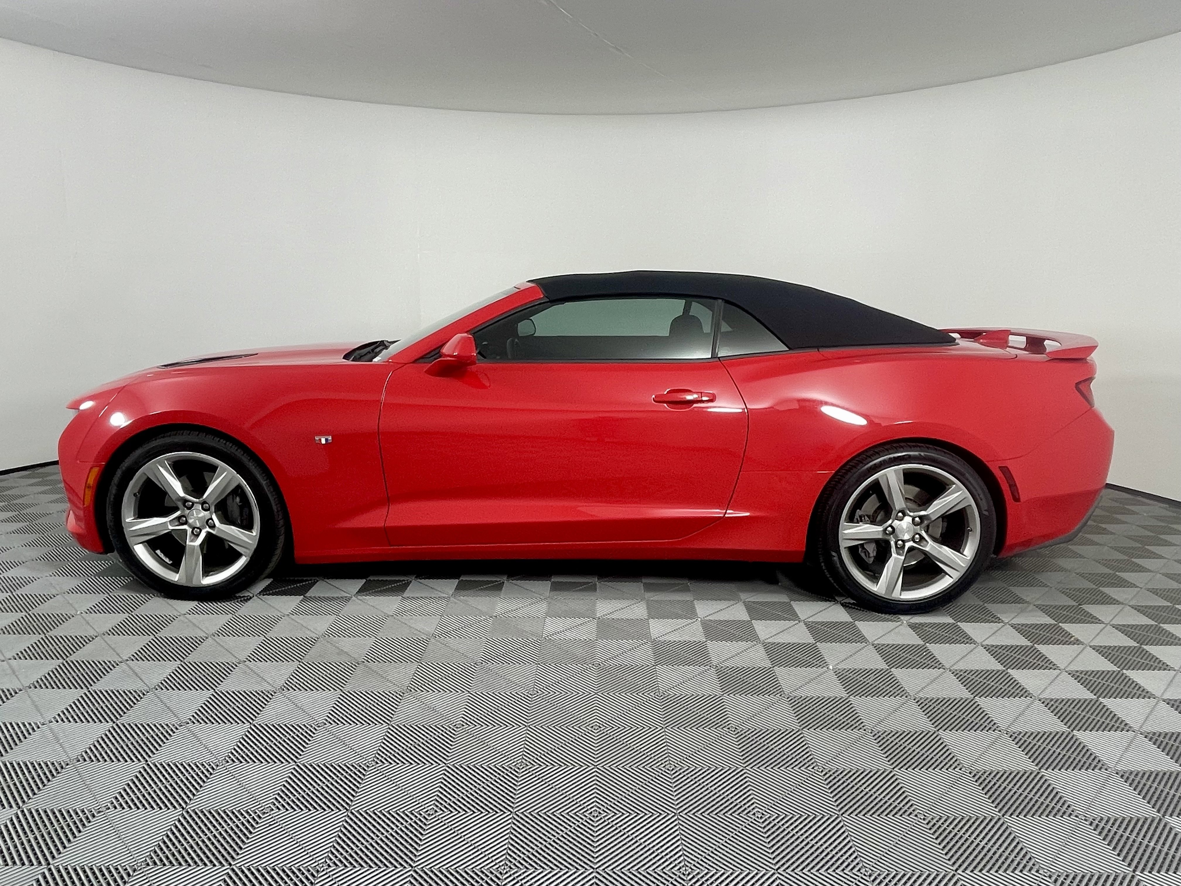 Used 2017 Chevrolet Camaro SS image 2