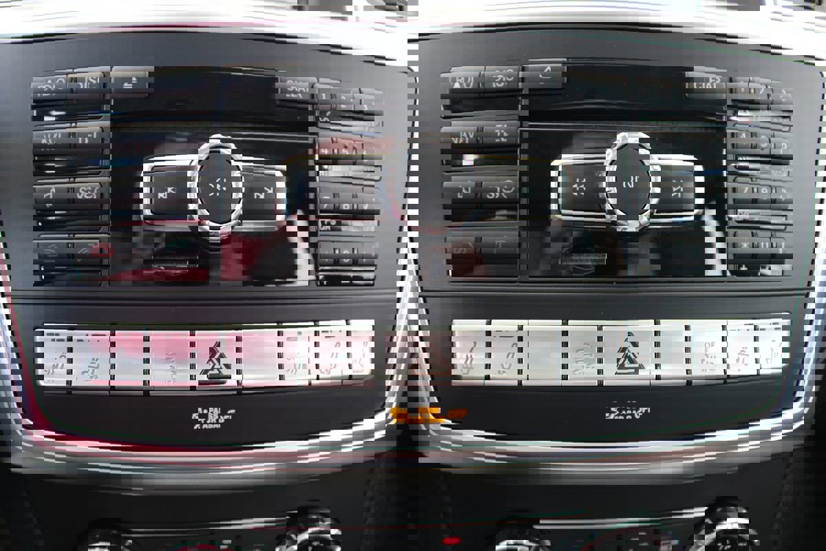 Used 2015 Mercedes-Benz GL 550 4MATIC image 39