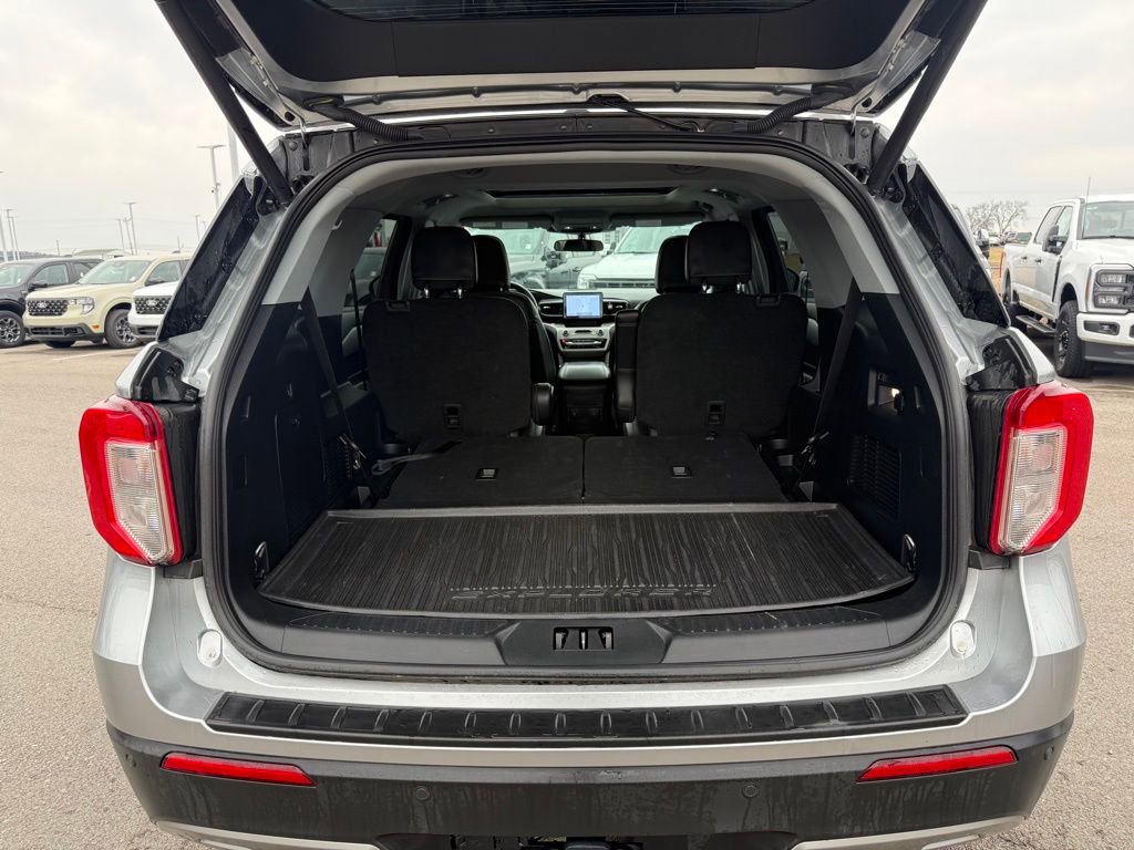 Used 2023 Ford Explorer XLT w/ Equipment Group 202A image 21