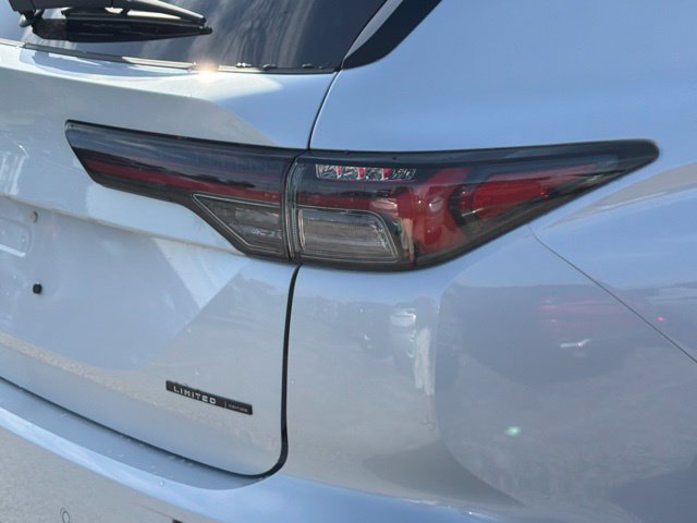 New 2026 Mitsubishi Outlander LE FWD image 12