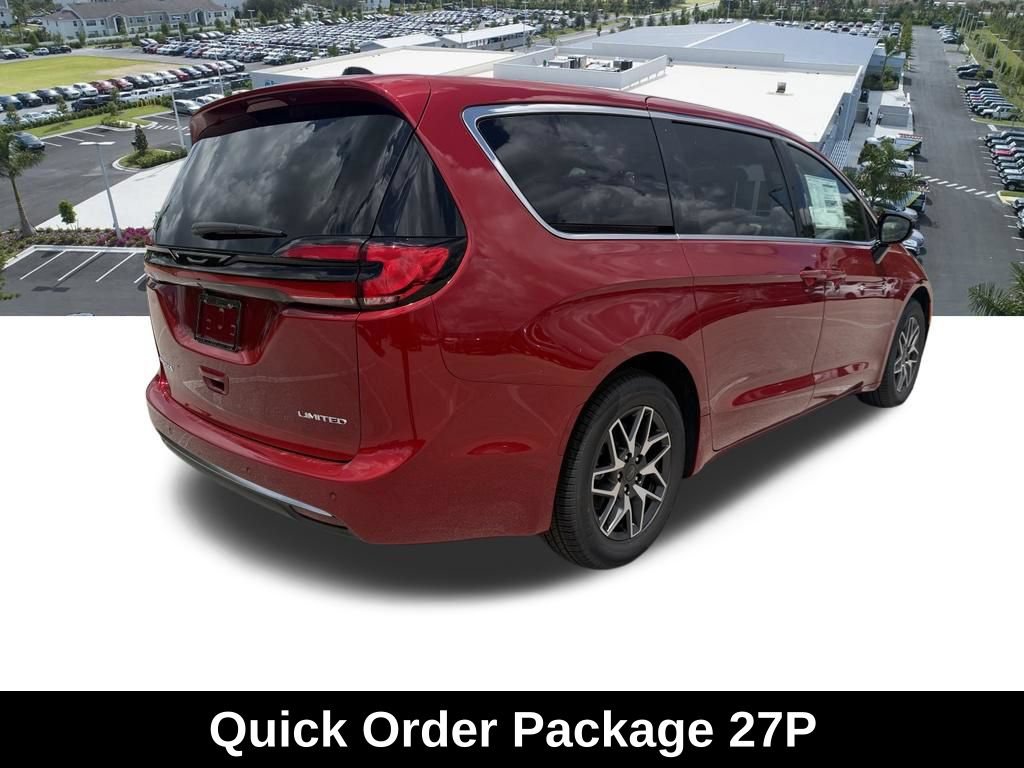 New 2027 Chrysler Pacifica Limited FWD image 4