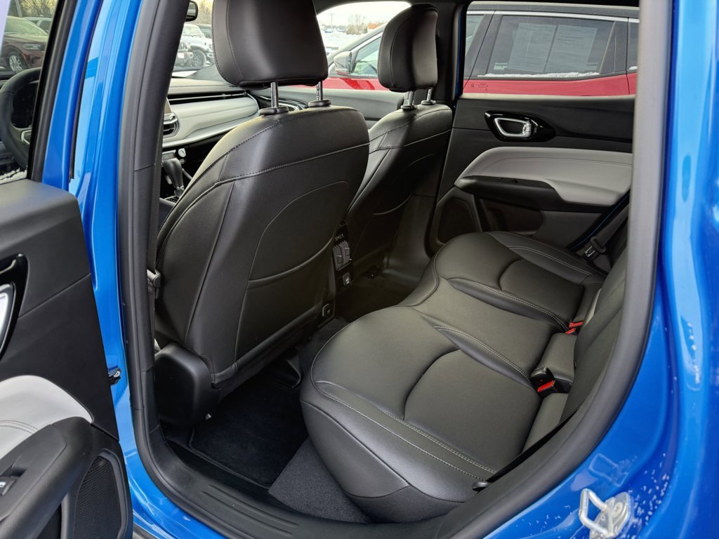 Used 2025 Jeep Compass Limited AWD/4WD image 12