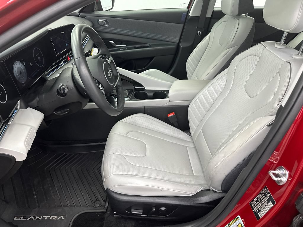 Used 2025 Hyundai Elantra Limited FWD image 9