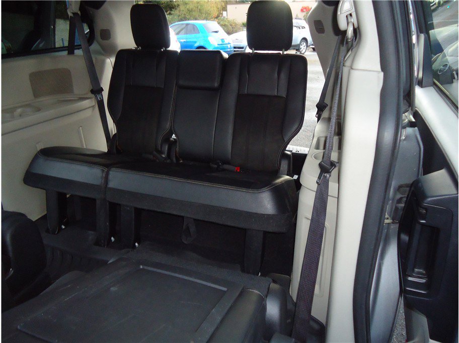 Used 2019 Dodge Grand Caravan SXT FWD image 16