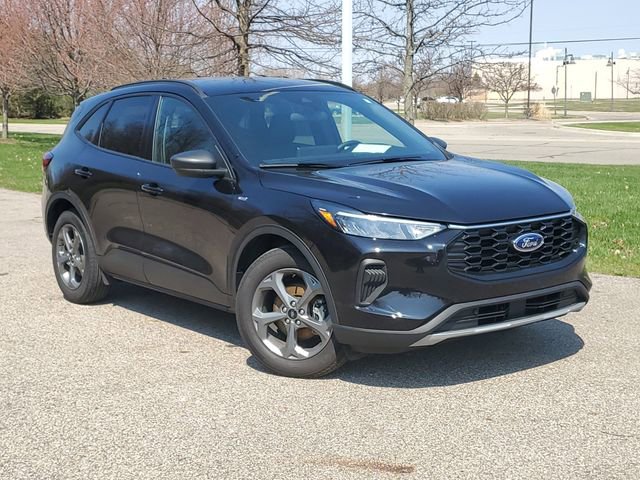 Used 2025 Ford Escape ST-Line w/ Equipment Group 301A FWD image 1