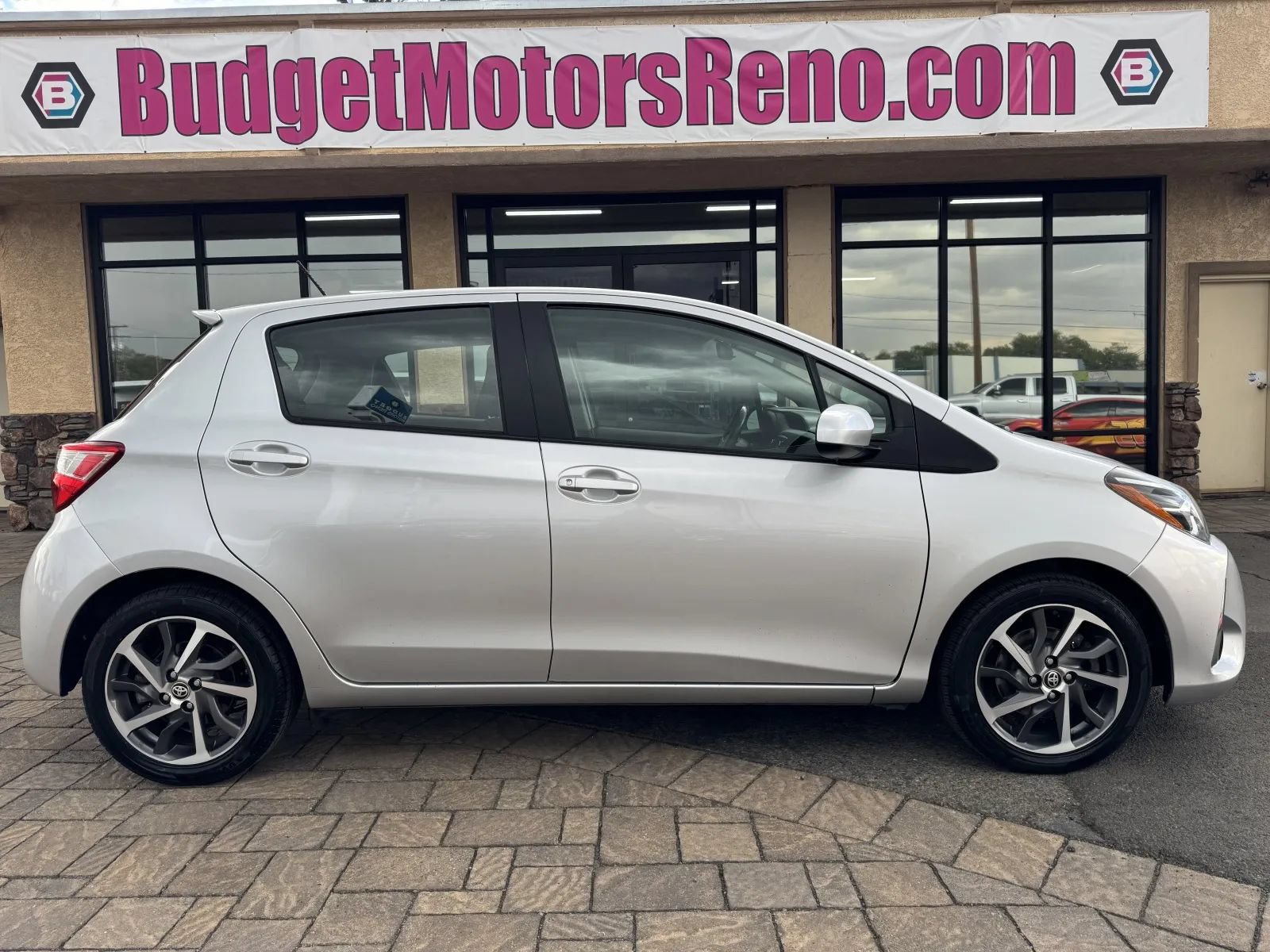 Used 2018 Toyota Yaris SE w/ Carpet Mat Package FWD image 1