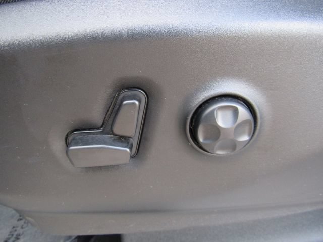 Used 2024 Chrysler Pacifica Touring-L FWD image 16