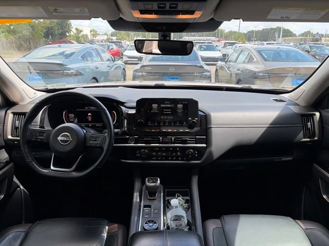 Used 2023 Nissan Pathfinder Platinum w/ Black Appearance Package AWD/4WD image 27