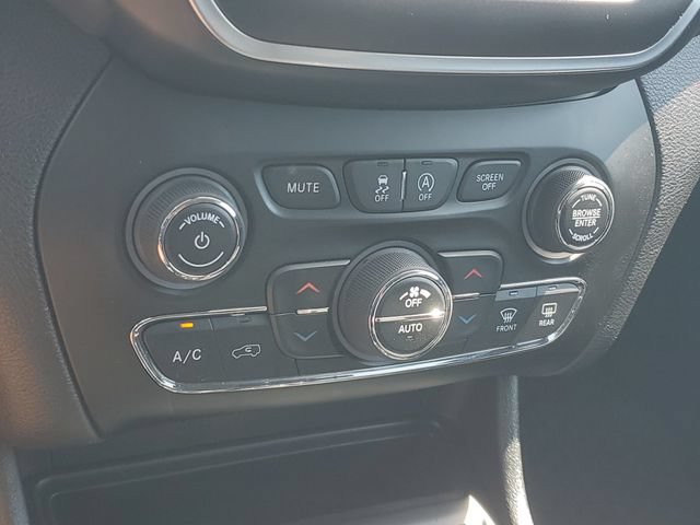 Used 2019 Jeep Cherokee Trailhawk w/ Comfort & Convenience Group AWD/4WD image 29