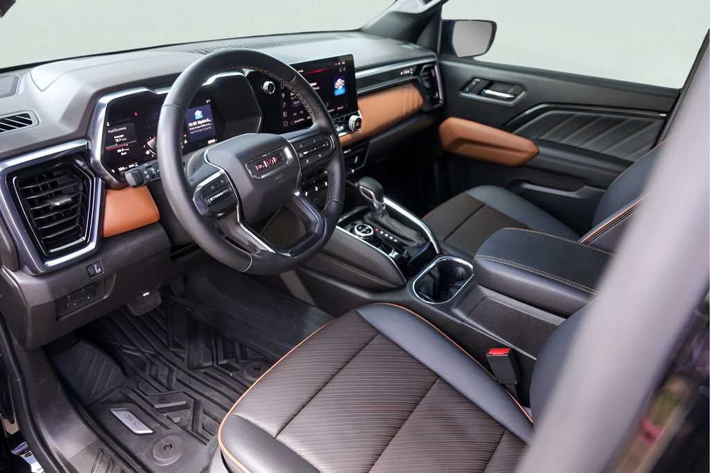 Used 2024 GMC Canyon AT4 w/ AT4 Premium Package AWD/4WD image 13