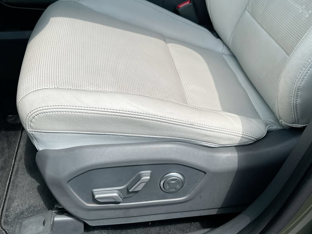 Used 2024 Hyundai Santa Fe Limited AWD/4WD image 9