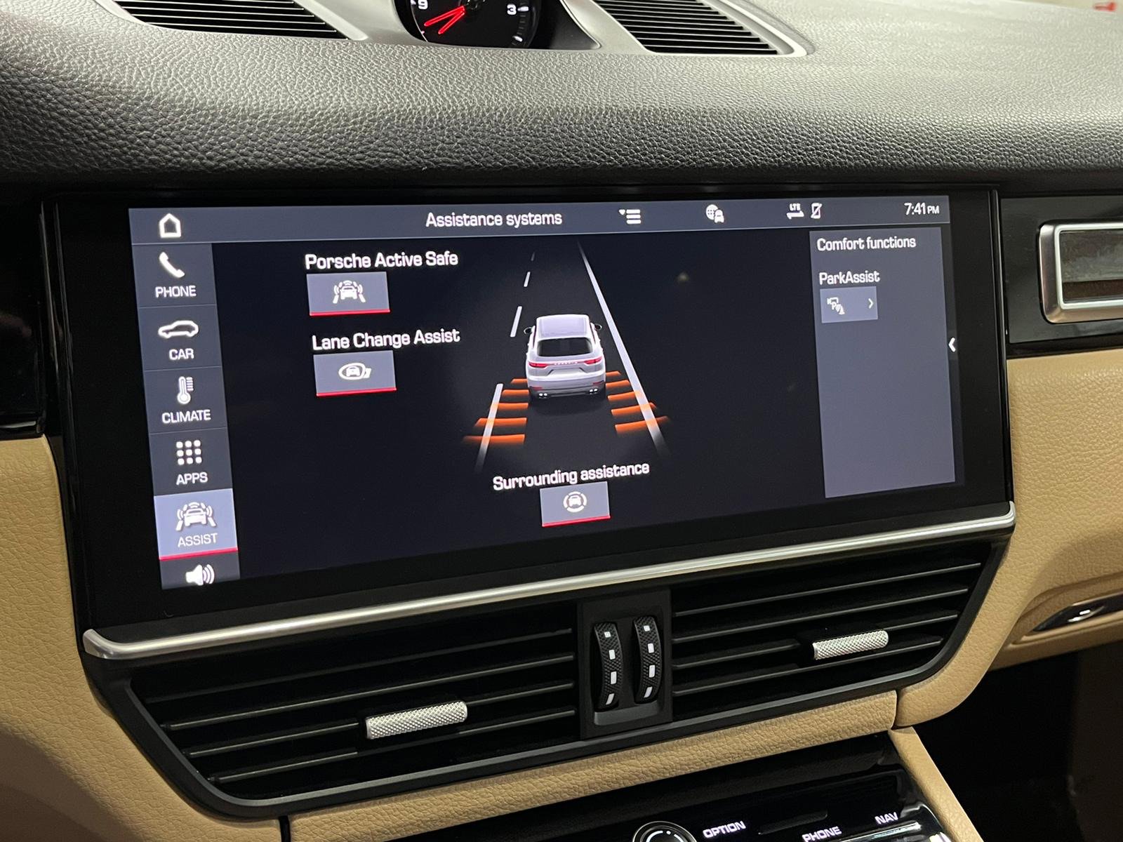 Used 2019 Porsche Cayenne AWD/4WD image 17