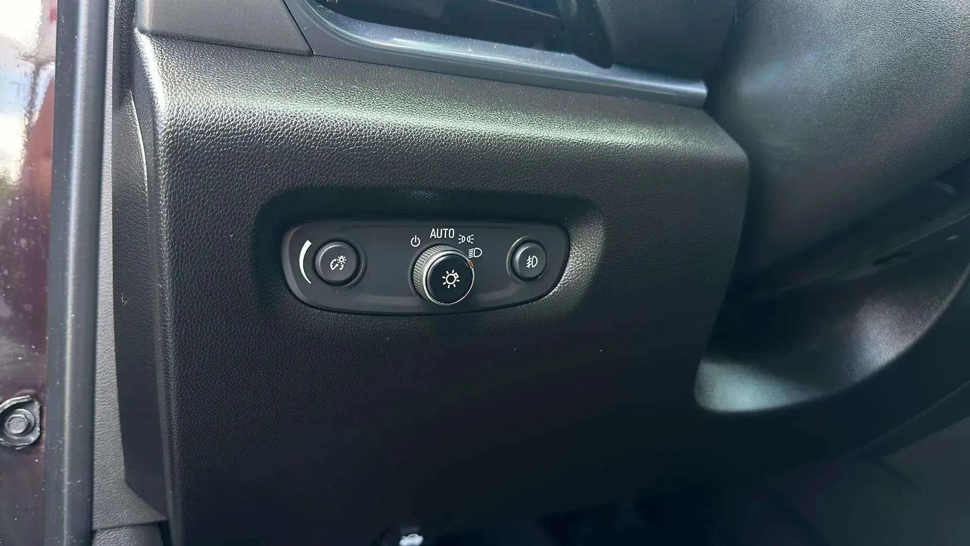 Used 2021 Chevrolet Traverse LT w/ LT Premium Package image 34