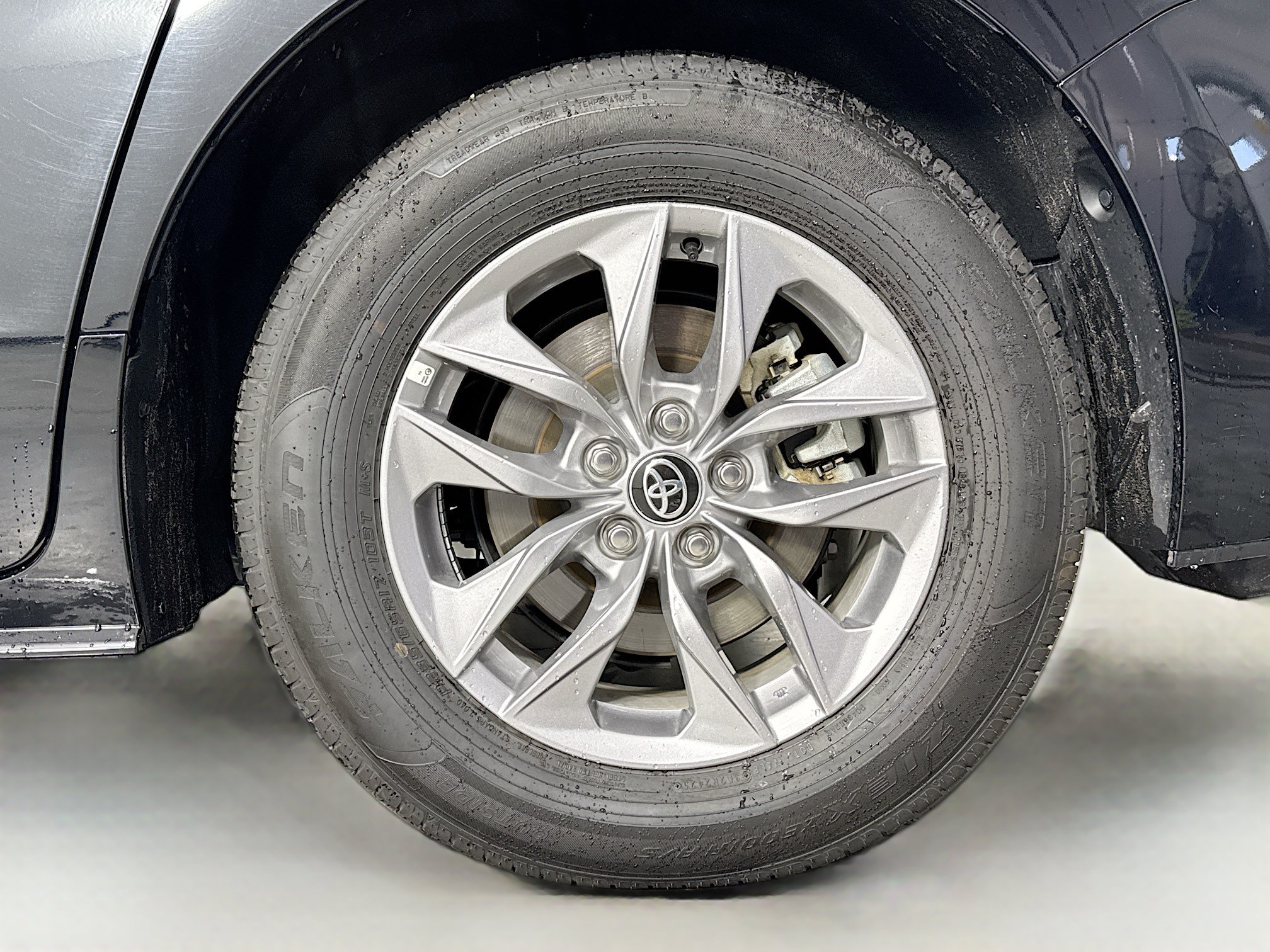 Certified 2026 Toyota Sienna LE FWD image 31