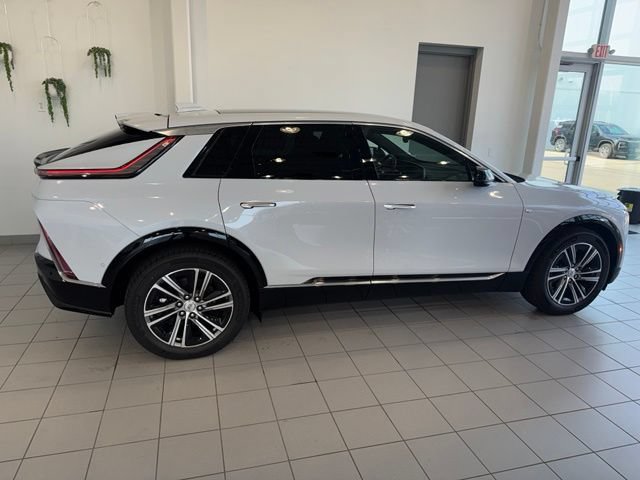 New 2026 Cadillac Lyriq Luxury AWD/4WD image 38