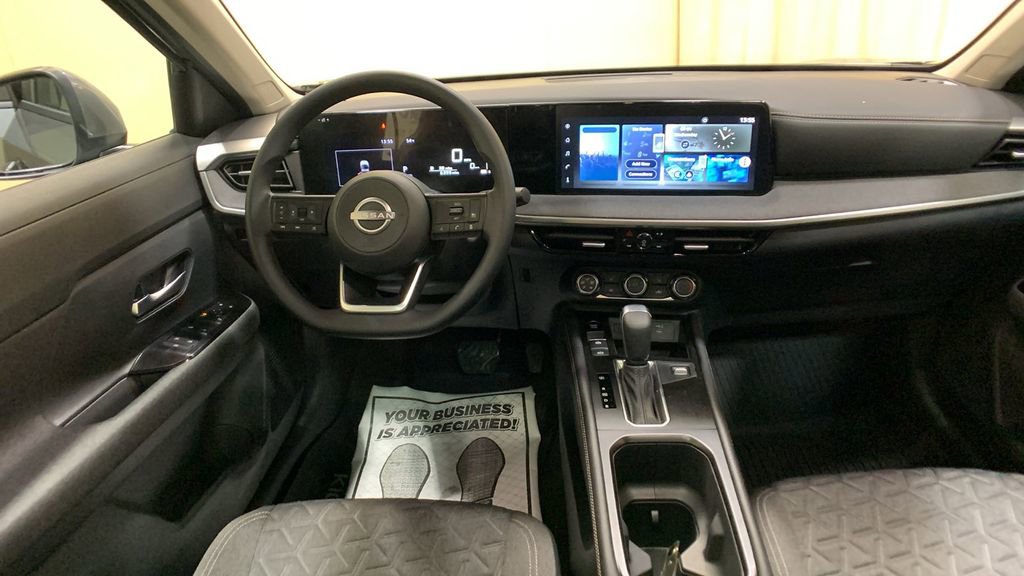 Used 2025 Nissan Kicks SV w/ SV Premium Package image 23