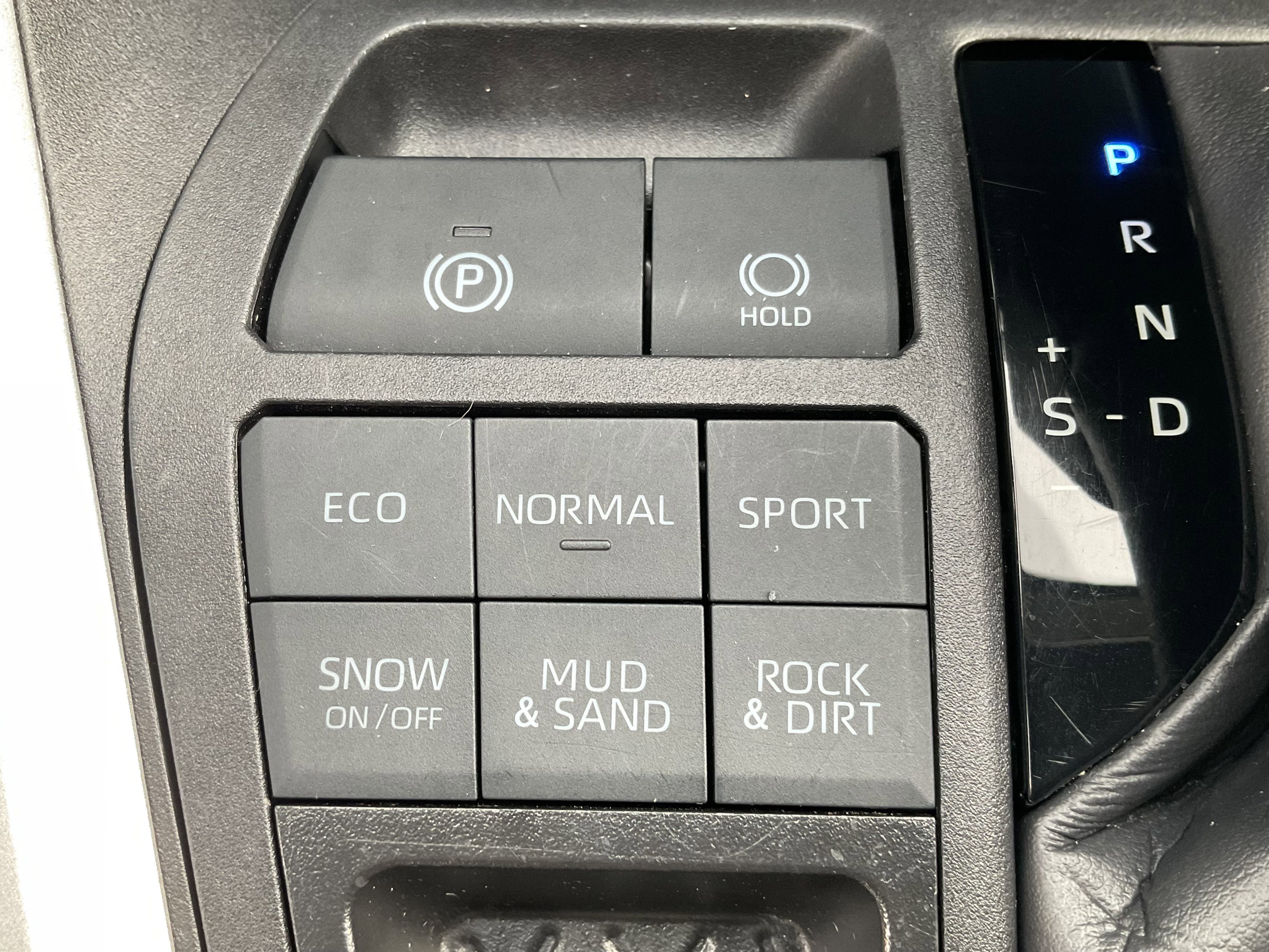 Used 2021 Toyota RAV4 XLE w/ XLE Grade Weather Package AWD/4WD image 19