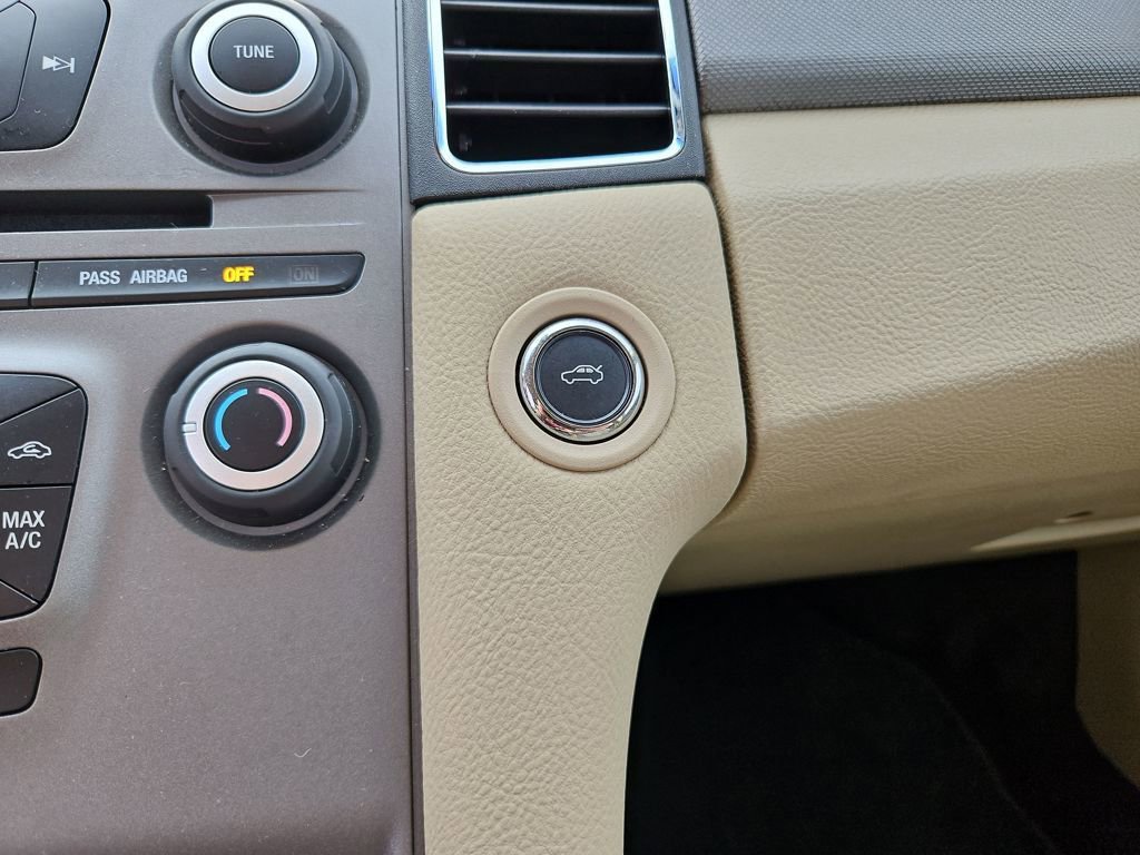 Used 2017 Ford Taurus SE image 18
