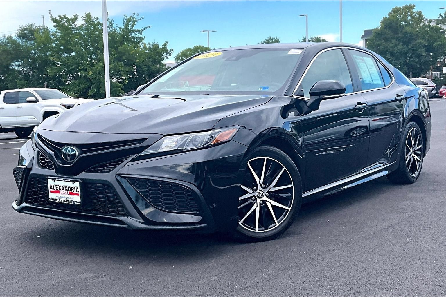 Used 2023 Toyota Camry SE w/ Audio Upgrade Package FWD image 1