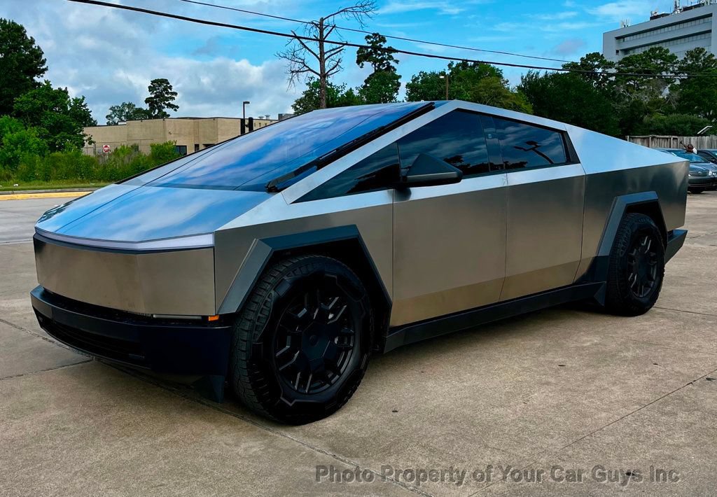 Used 2025 Tesla Cybertruck AWD Crew Cab image 12