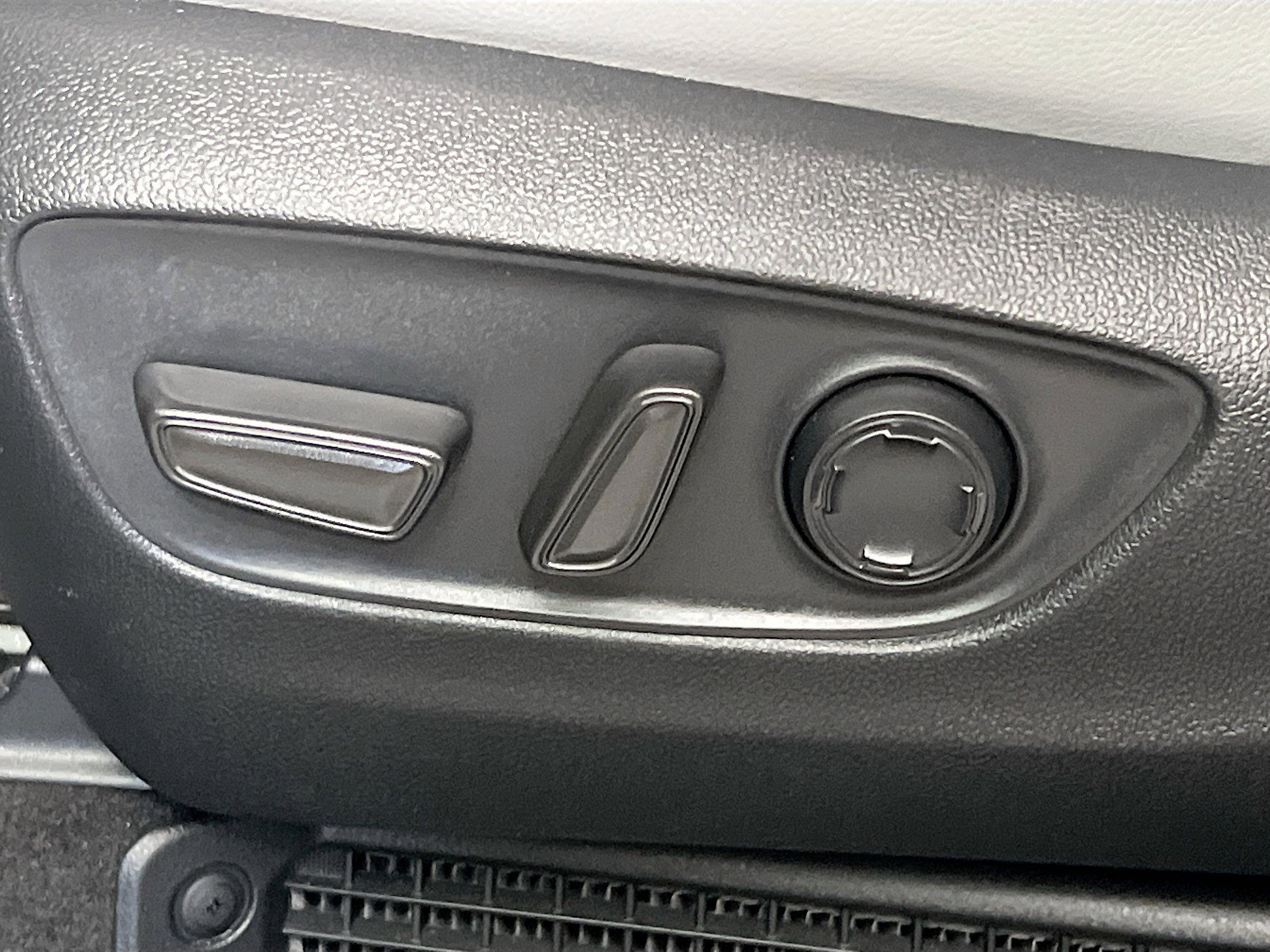 Used 2026 Toyota Sienna XLE image 15