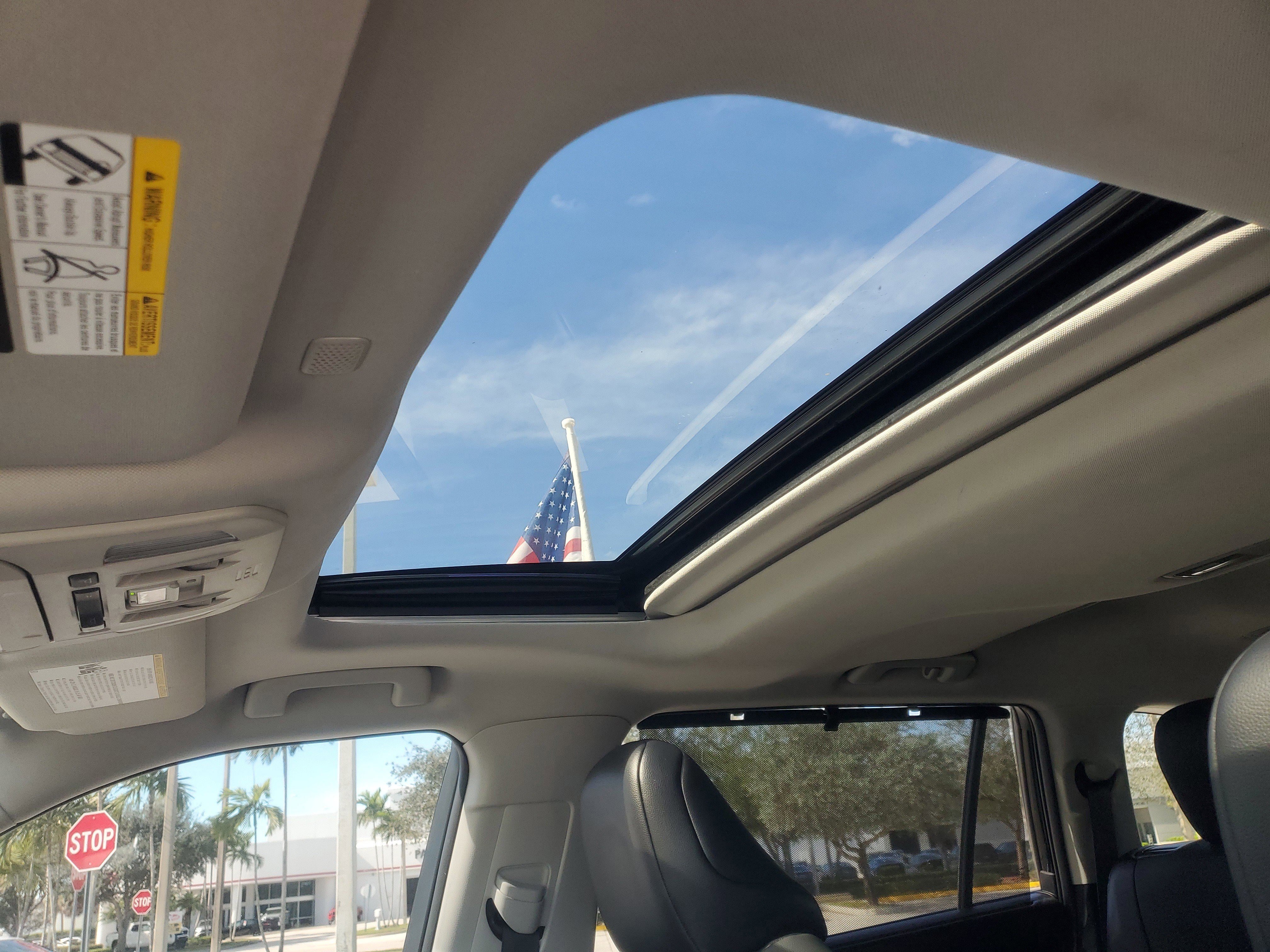 Used 2021 Toyota Highlander XLE image 19