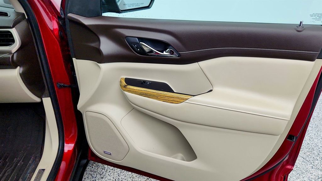 Used 2019 GMC Acadia Denali image 28