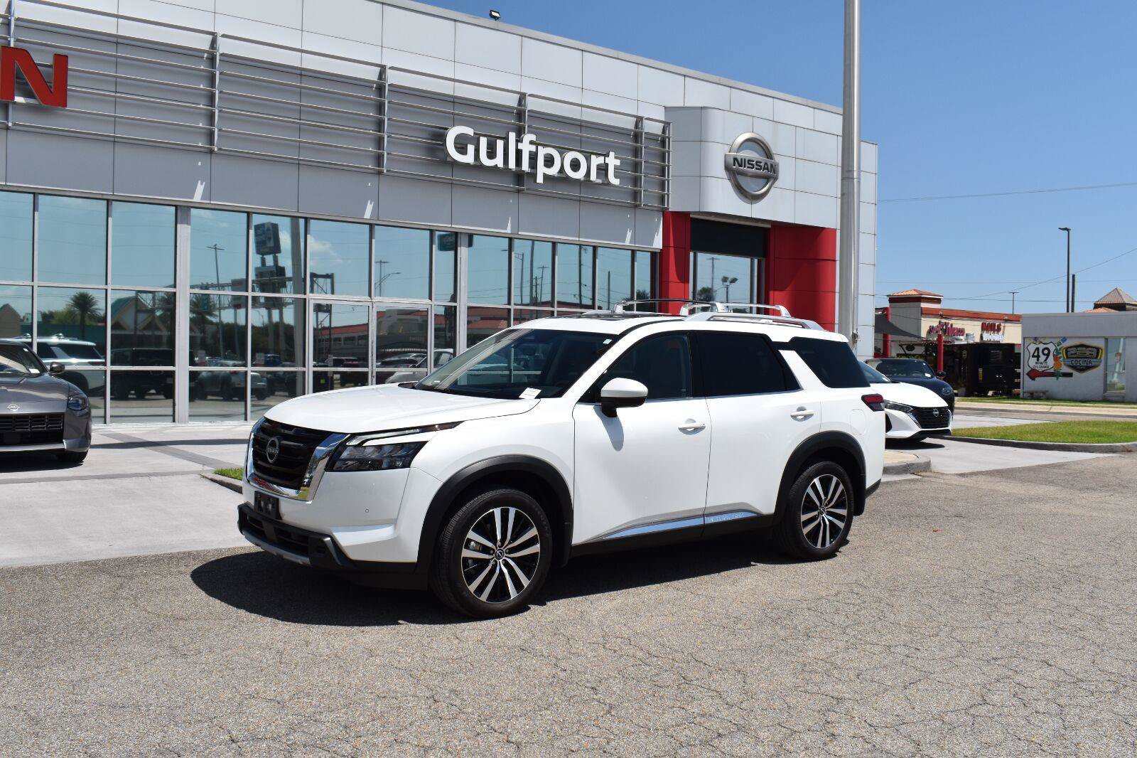 Used 2025 Nissan Pathfinder Platinum w/ Cargo Package FWD image 2
